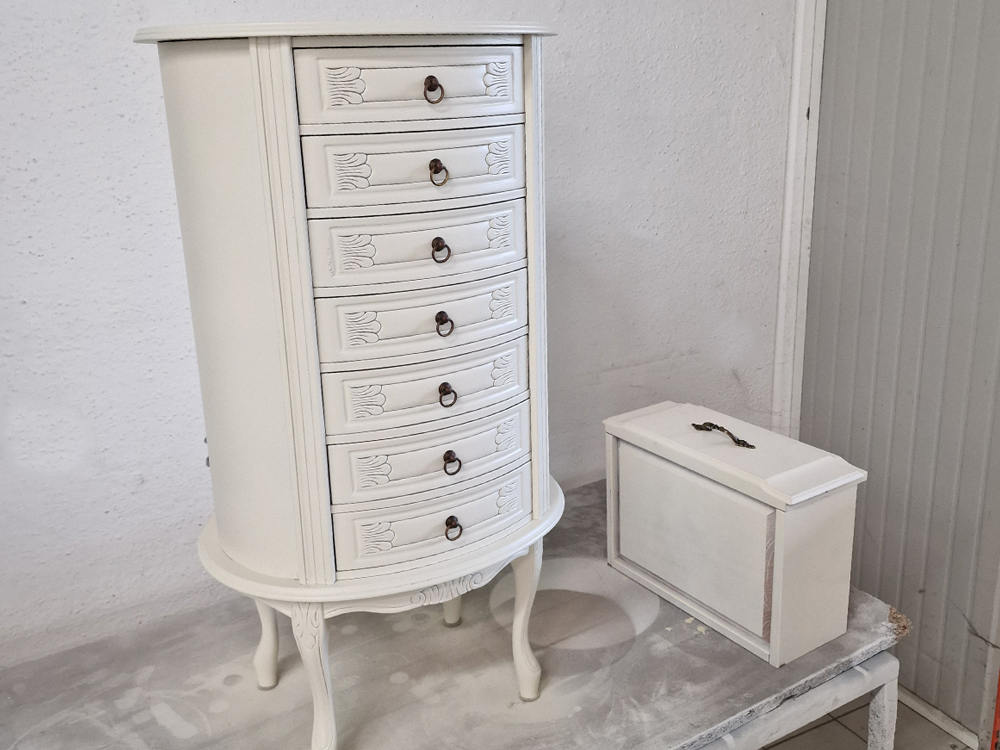 Verniciatura laccatura mobili e cucine 1